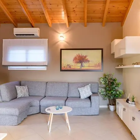 Lotza Estate 2 * Κυνοπιάστες